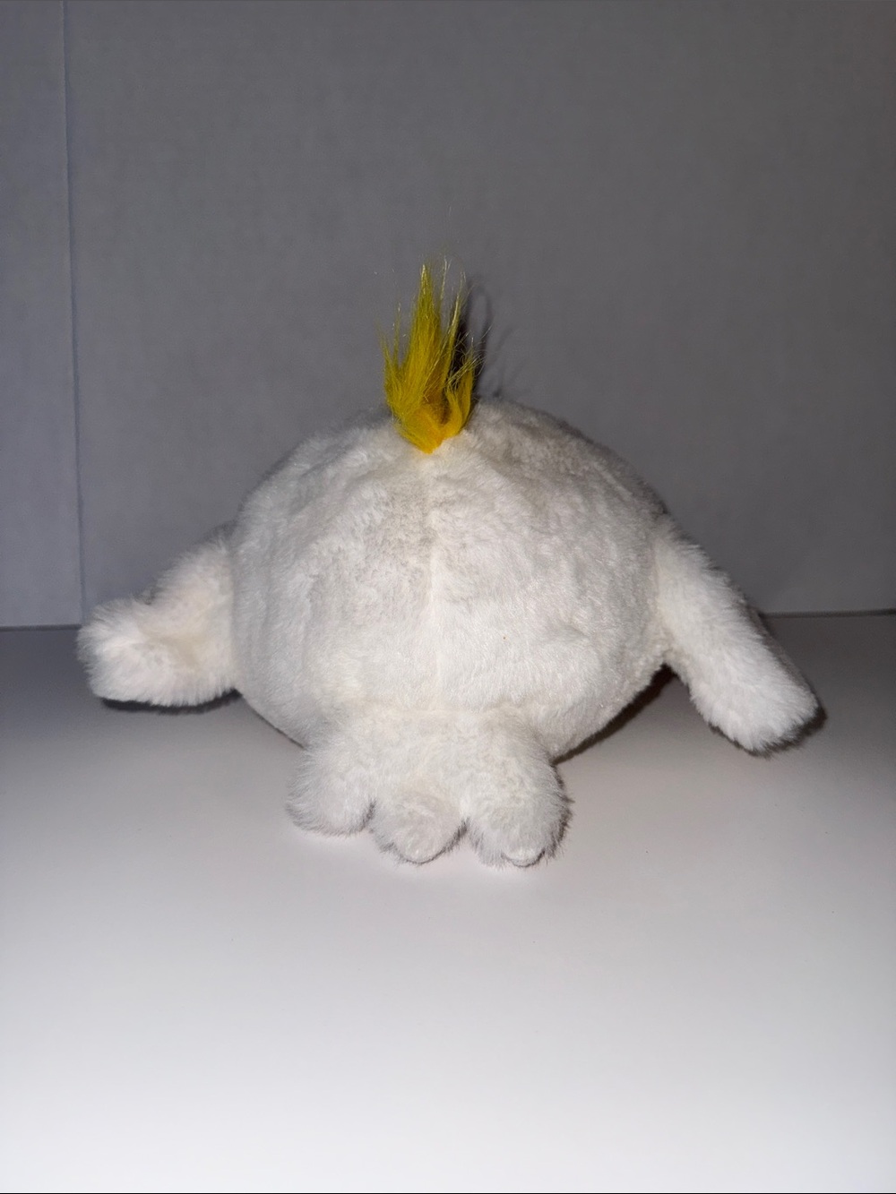 Zuru Pets Alive White Cackatoo Plush Bird Toy with Blue Eyes and Yellow Crest - Picture 4 of 9